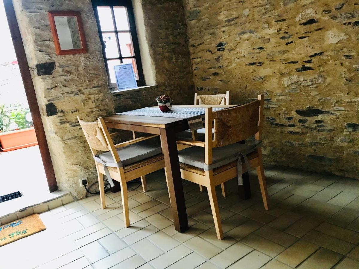 Alter Posthof Lieser Buitenkant foto